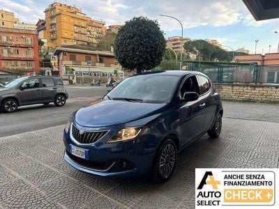 Usata Lancia Ypsilon 69 CV (50 kW) 2023 Blu/azzurro Utilitaria