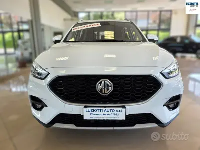 Usata MG ZS Luxury 111 CV (81 kW) 2023 Bianco SUV