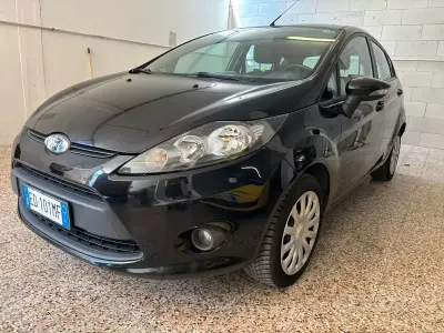 Usata Ford Fiesta 82 CV (60 kW) 2010 Nero Berlina