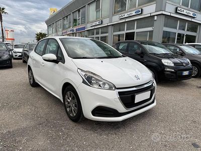Usata Peugeot 208 Active 68 CV (50 kW) 2018 Bianco Utilitaria