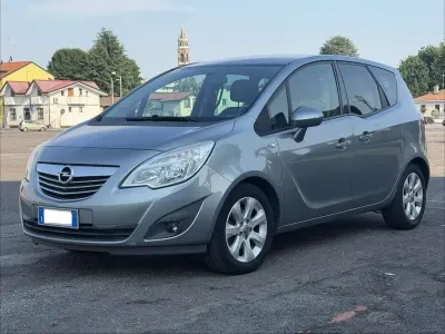 Usata Opel Meriva 101 CV (74 kW) 2012 Grigio Monovolume