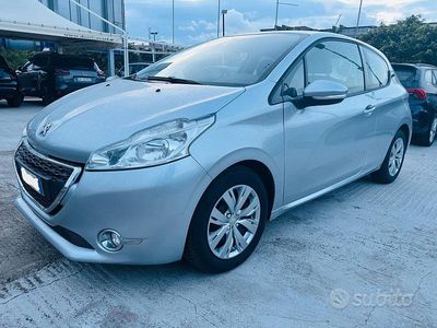 Usata Peugeot 208 Allure 82 CV (60 kW) 2013 Grigio Utilitaria