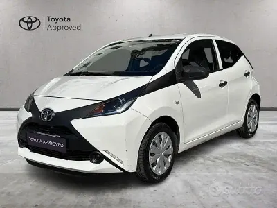 Käytetty Toyota Aygo Cool 69 HP (50 kW) 2018 Valkoinen Viistoperä
