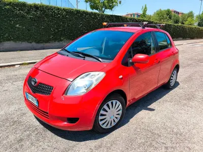 Usata Toyota Yaris Sol 69 CV (50 kW) 2006 Rosso Berlina