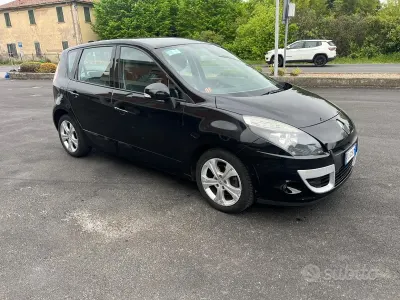Usata Renault Scénic Luxe 110 CV (80 kW) 2011 Nero Monovolume