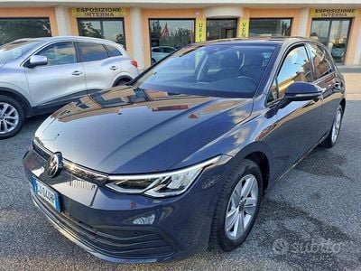 Usata VW Golf VIII Life 110 CV (80 kW) 2022 Grigio Berlina