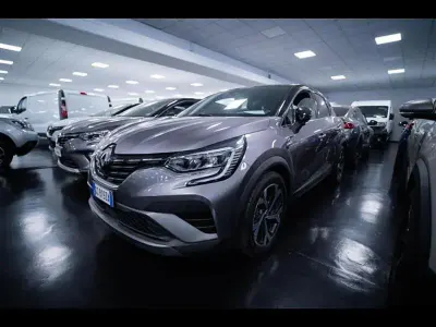 Usata Renault Captur RS Line 145 CV (106 kW) 2021 Grigio chiaro SUV