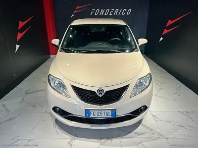 Usata Lancia Ypsilon Gold 69 CV (50 kW) 2017 Bianco Utilitaria