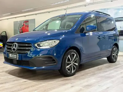 Usata Mercedes 180 Premium 116 CV (85 kW) 2022 Blu Berlina