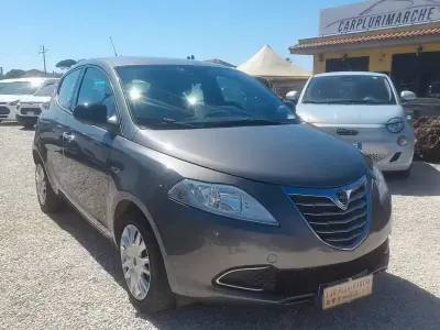 Usata Lancia Ypsilon Gold 69 CV (50 kW) 2016 Gray Utilitaria