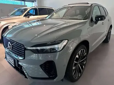 Nuova Volvo XC60 Ultra 179 CV (131 kW) 2026 Vapour grey SUV