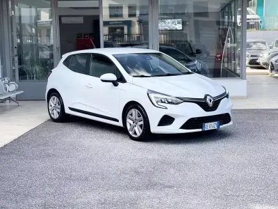 Usata Renault Clio V 101 CV (74 kW) 2021 Bianco Berlina