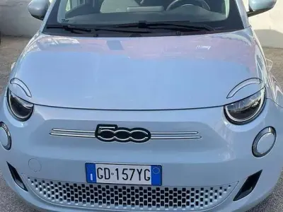 Second-hand Fiat 500e Icon 42 kW (58 CP) 2020 Albastru Hatchback