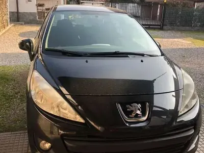 Usata Peugeot 207 73 CV (53 kW) 2013 Nero Berlina