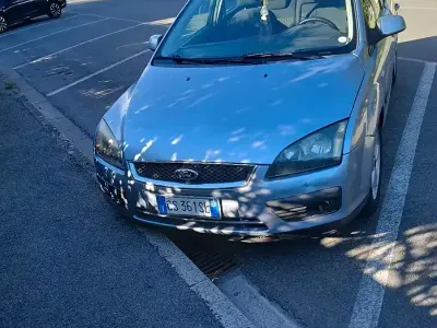 Usata Ford Focus 109 CV (80 kW) 2005 Bluazzurro Berlina