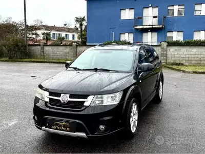 Käytetty Fiat Freemont Urban 170 HP (125 kW) 2011 Musta Katumaasturi