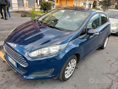 Usata Ford Fiesta 75 CV (55 kW) 2014 Blu Utilitaria