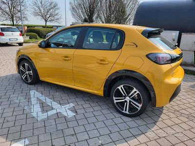Usata Peugeot 208 GT-line 102 CV (75 kW) 2020 Giallo Utilitaria