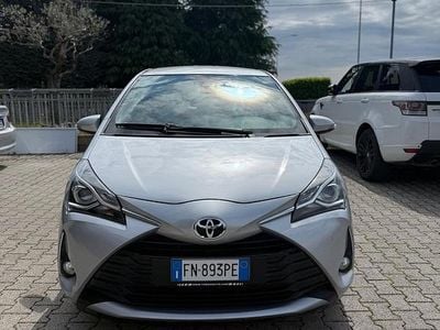 Begagnad Toyota Yaris Active 69 HK (50 kW) 2018 Grå Sedan