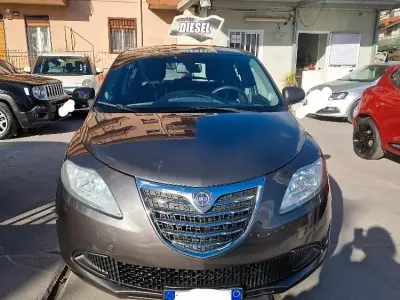 Usata Lancia Ypsilon 95 CV (69 kW) 2013 Marrone Utilitaria