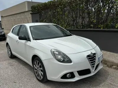 Usata Alfa Romeo Giulietta 105 CV (77 kW) 2015 Utilitaria