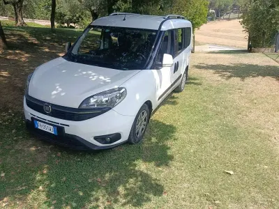 Usata Fiat Doblò Easy 105 CV (77 kW) 2017 Bianco Monovolume