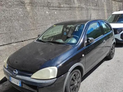 Usata Opel Corsa 75 CV (55 kW) 2002 Nero Utilitaria