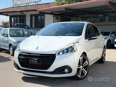 Usata Peugeot 208 GT-line 120 CV (88 kW) 2018 Bianco Utilitaria