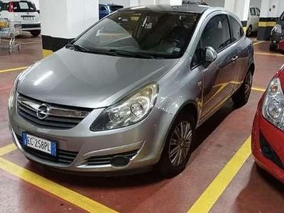 Usata Opel Corsa Enjoy 75 CV (55 kW) 2010 Argento Utilitaria
