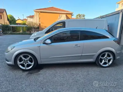 Usata Opel Astra GTC 105 CV (77 kW) 2006 Berlina