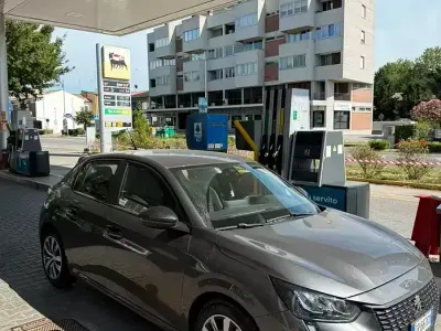 Usata Peugeot 208 75 CV (55 kW) 2023 Grigio Utilitaria