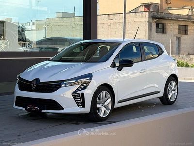 Usata Renault Clio V Techno 101 CV (74 kW) 2025 Bianco Berlina