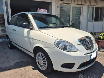 Usata Lancia Ypsilon 69 CV (50 kW) 2011 Bianco Utilitaria