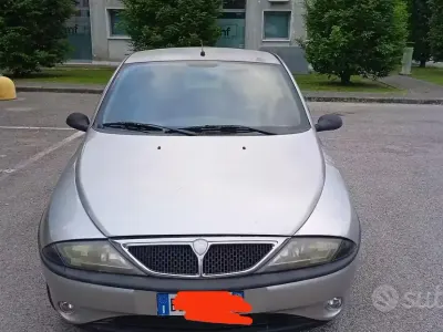 Begagnad Lancia Ypsilon 1999 Grå Halvkombi