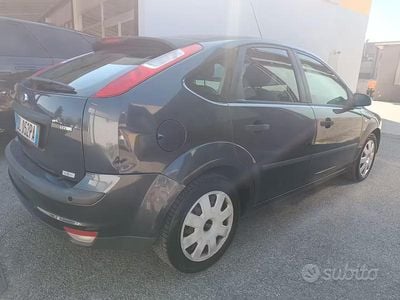 Usata Ford Focus 116 CV (85 kW) 2006 Grigio Monovolume