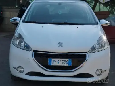 Usata Peugeot 208 Active 68 CV (50 kW) 2013 Bianco Utilitaria