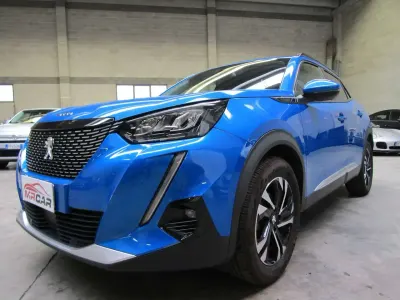 Usata Peugeot 2008 GT-line 131 CV (96 kW) 2021 Blu metallizzato SUV