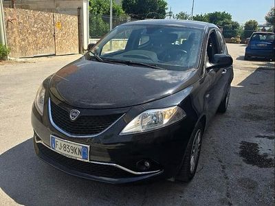 Usado Lancia Ypsilon 69 CV (50 kW) 2017 Negro Utilitario