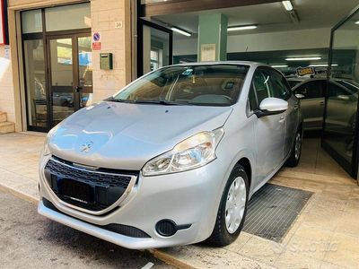 Usata Peugeot 208 82 CV (60 kW) 2013 Grigio Utilitaria