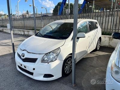 Usata Toyota Verso 126 CV (92 kW) 2012 Bianco Monovolume