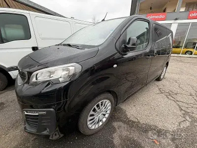 Begagnad Peugeot Traveller Active 150 HK (110 kW) 2020 Svart Minibuss