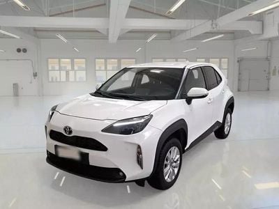 Bianco Usata 2023 Toyota Yaris Cross Business Edition SUV | 24.950 € (Molto cara)