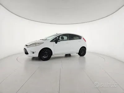 Usata Ford Fiesta 68 CV (50 kW) 2009 Bianco Berlina