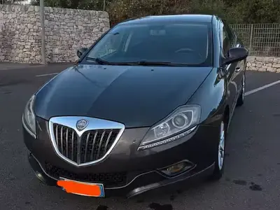 Usata Lancia Delta 120 CV (88 kW) 2009 Utilitaria