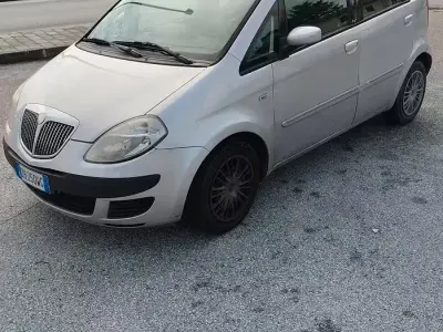 Usata Lancia Musa 90 CV (66 kW) 2007 Grigio Monovolume