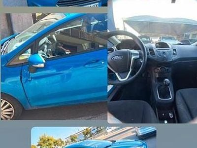 Usata Ford Fiesta 71 CV (52 kW) 2013 Blu Utilitaria
