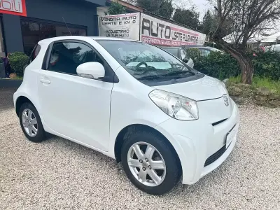 Usata Toyota iQ Sol 68 CV (50 kW) 2009 Bianco Utilitaria