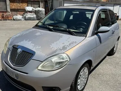 Usata Lancia Ypsilon 95 CV (69 kW) 2006 Grigio Utilitaria