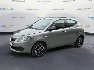 Usata Lancia Ypsilon 69 CV (50 kW) 2024 Grigio Utilitaria