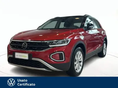 Usata VW T-Roc Life 110 CV (80 kW) 2023 Nero / pastello SUV